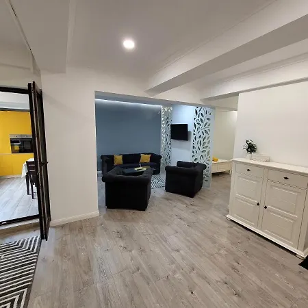 Yellow 18 Apartman