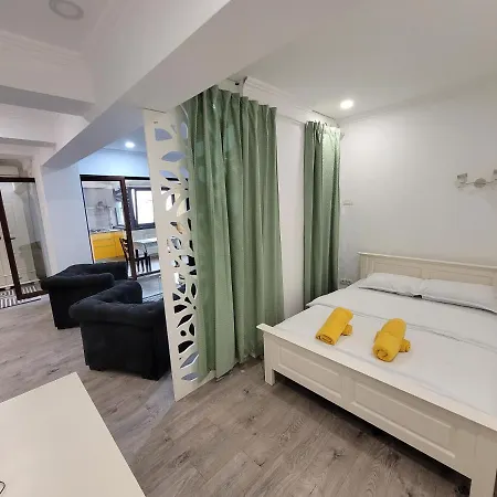 Yellow 18 Apartman *