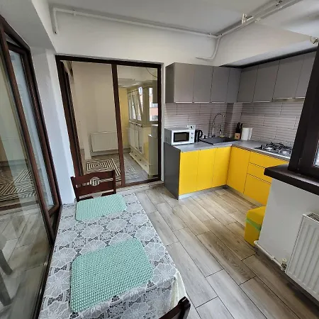 Yellow 18 * Constanta