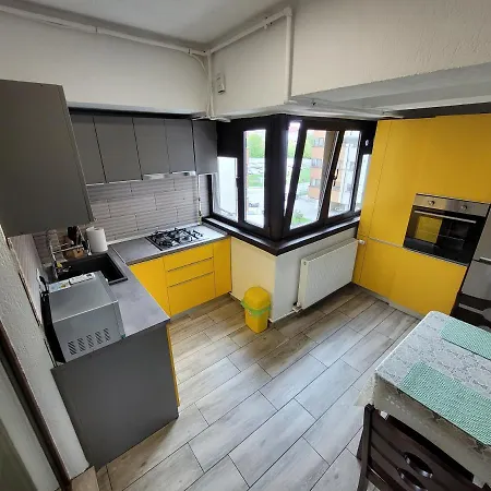 Yellow 18 Apartment *